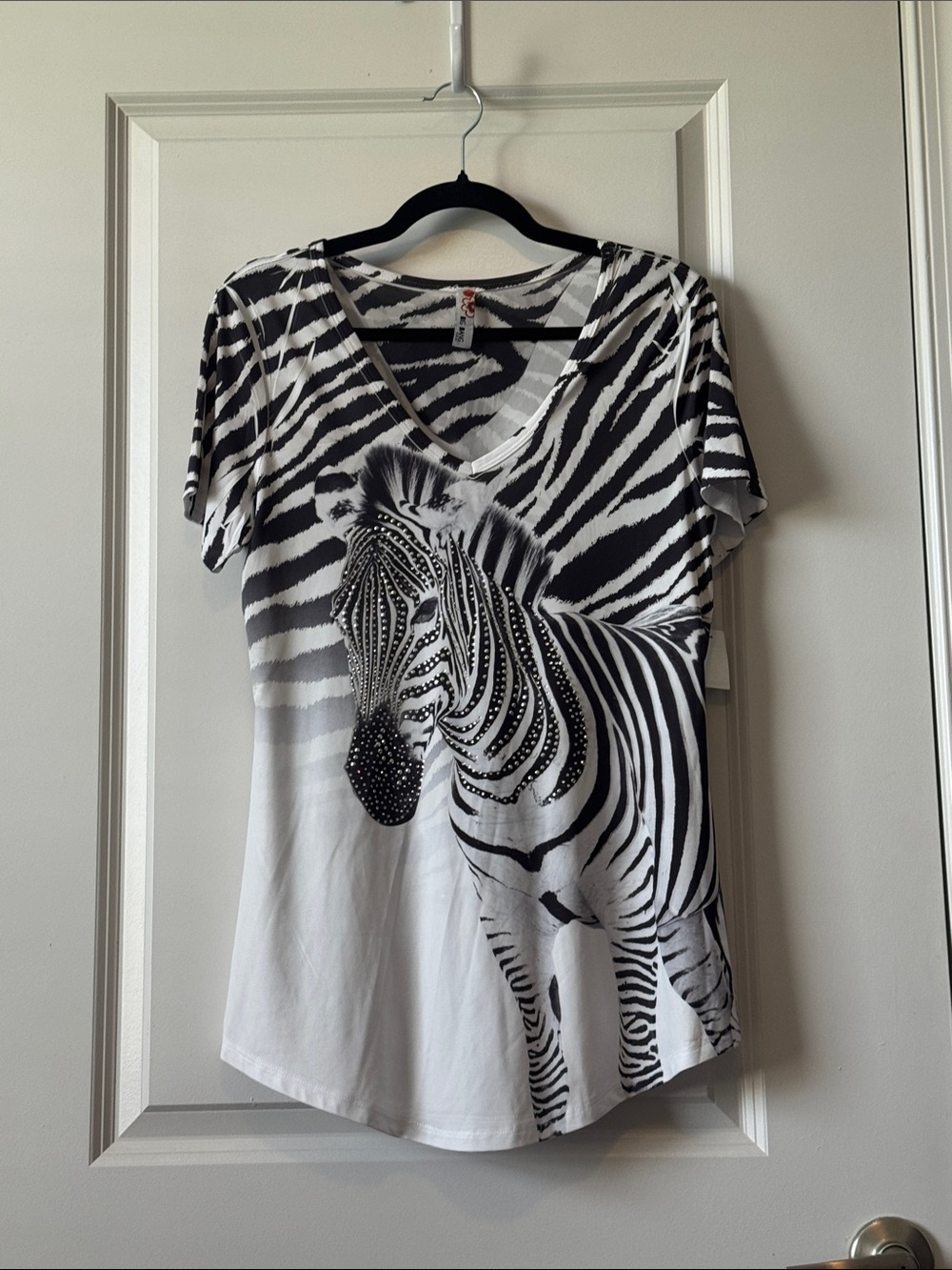 Zebra Graphic V-Neck Tee - Black & White